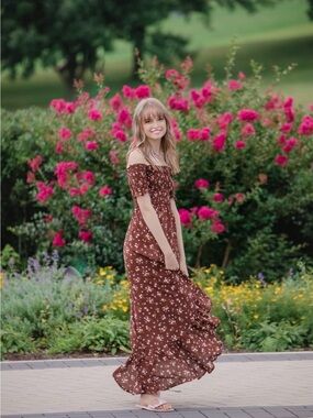 Francesca's Collections Brown Floral Off-Shoulder Maxi Dress